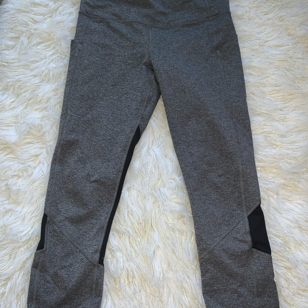 Lululemon athletica cropped leggings with pockets